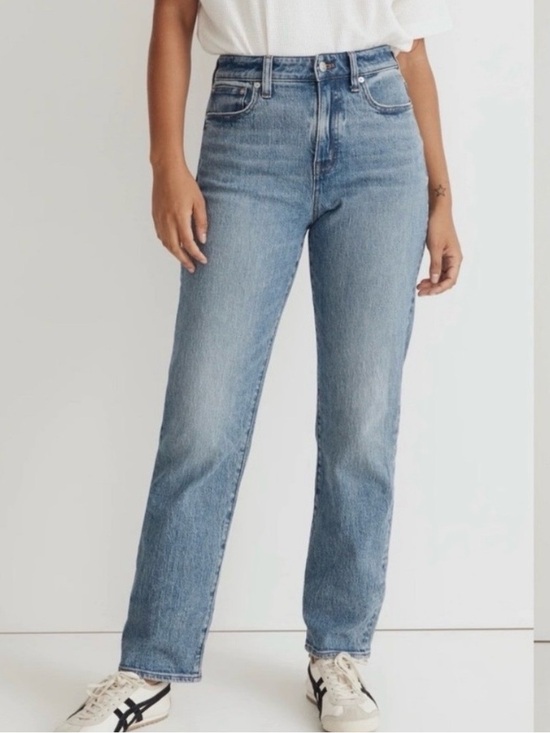Madewell Denim - Madewell Curvy 90s Straight Leg Jeans in Light Blue Denim